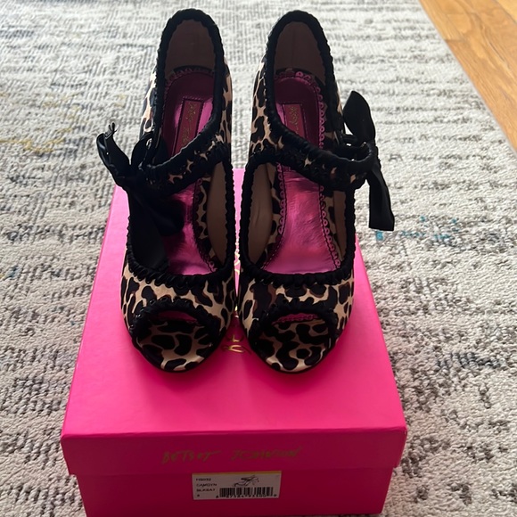 Betsey Johnson Shoes - Brand new betsey Johnson animal print shoes